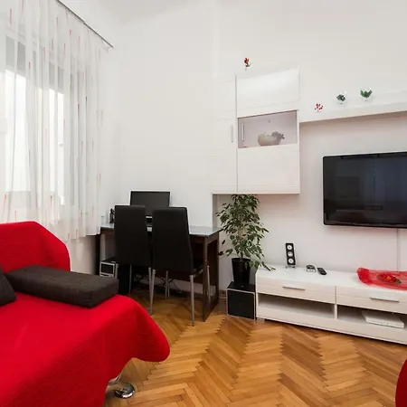 Apartment King's View *