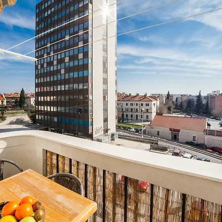 Apartment King's View *