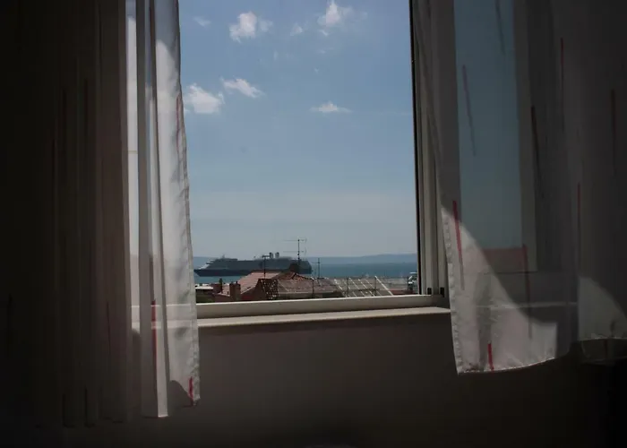 Daire King's View Split